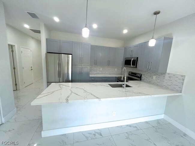 Building Photo - 398 Pennfield Ave