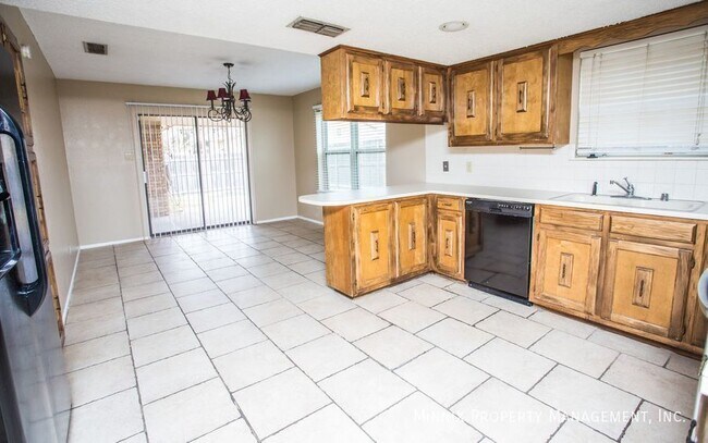 Building Photo - 4800 Dentcrest Dr