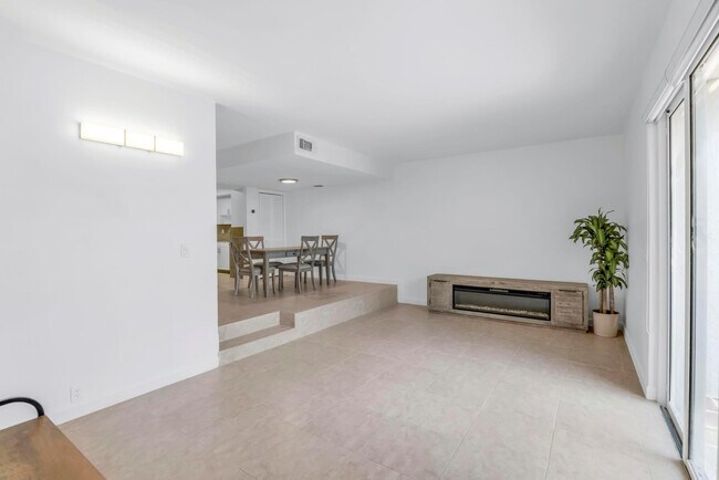 Building Photo - 3827 NE 166th St