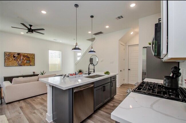 Building Photo - 778 W Tidwell Rd