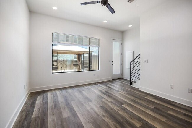 Building Photo - 607 W St Johns Ave