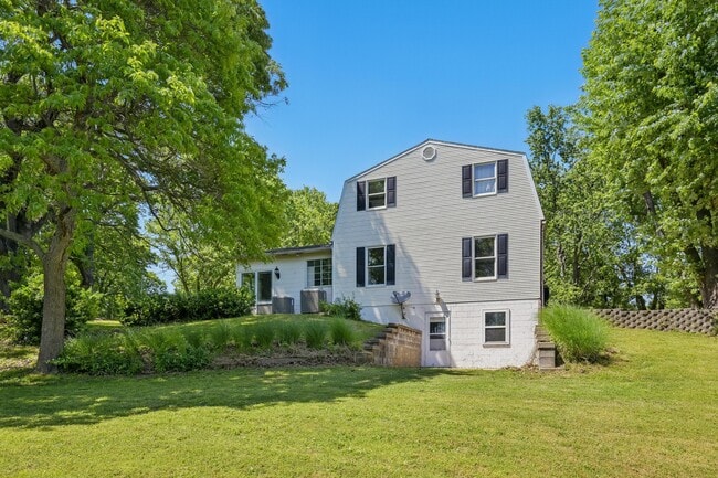 Building Photo - 1306 Marion Dr