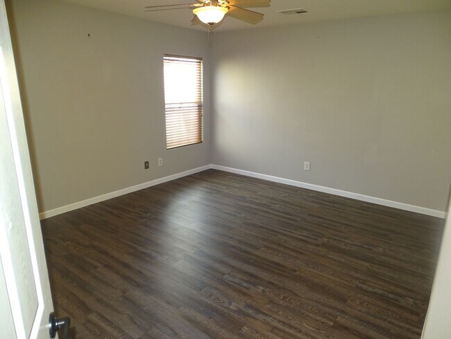 Building Photo - 3 Bed Southwest Home Convenient To The Durango Station Casino