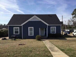 Building Photo - 1005 Coushatta St