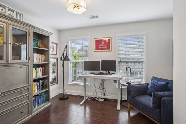 Building Photo - 346 Ardmore Ct NW