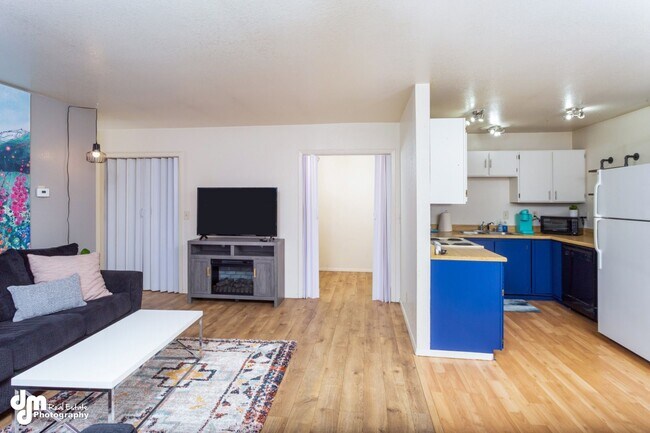Building Photo - 76th Ave Duplex