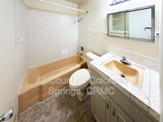 Building Photo - 2122 Meyers Ave