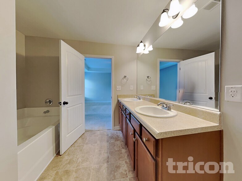 Building Photo - 4031 Haworth Pkwy