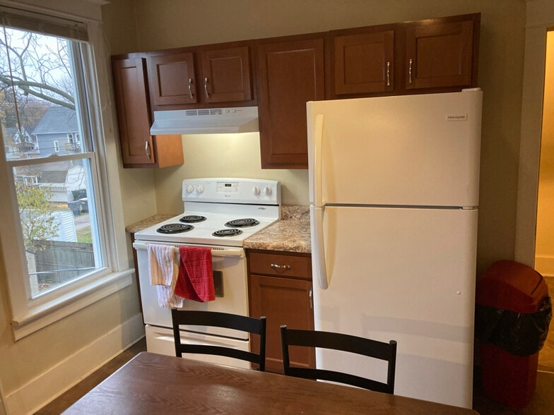 Building Photo - 535 Archer Ave