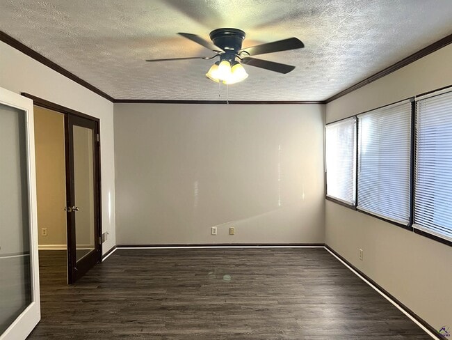 Building Photo - 122 N Springs Ct