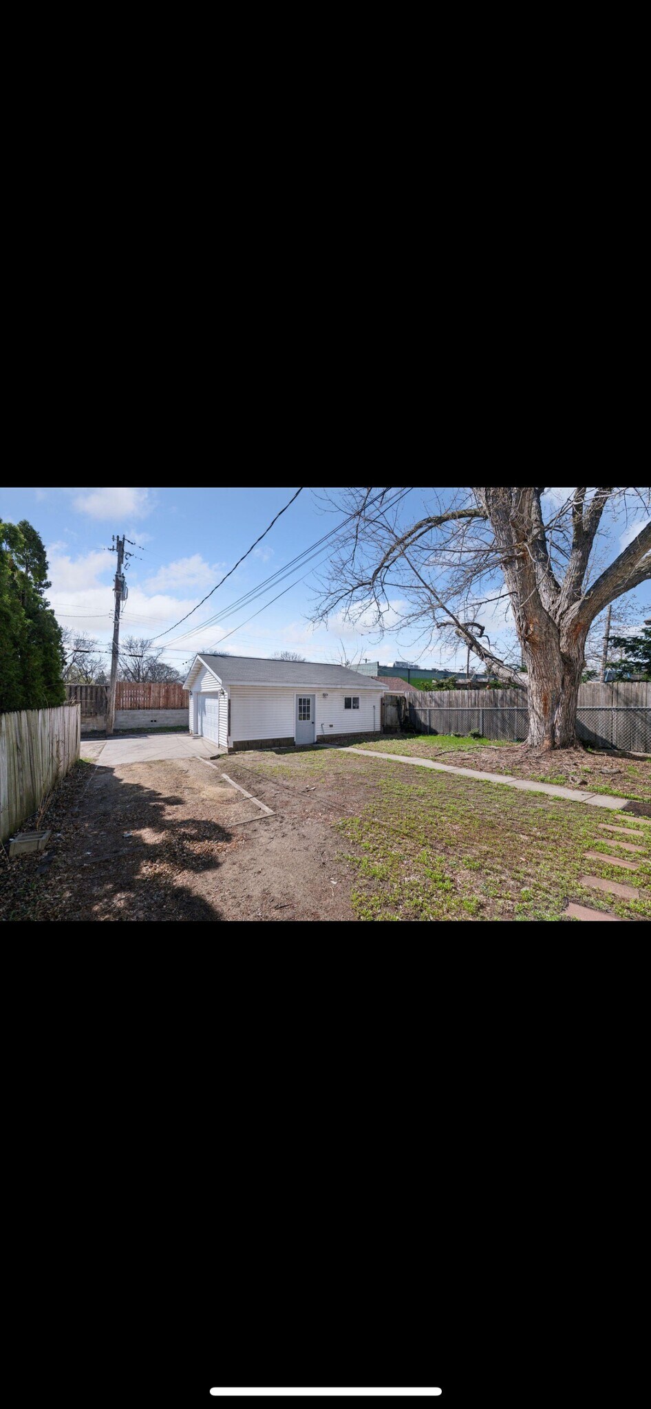 Building Photo - 332 Quincy St NE