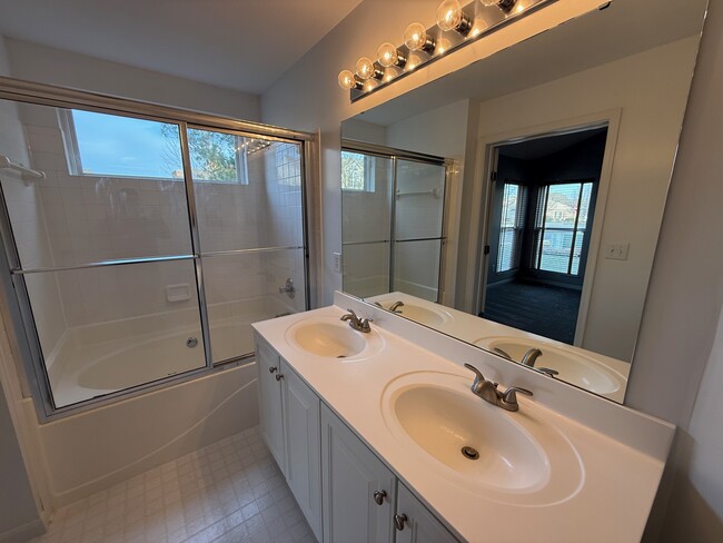 Master Bathroom - 6560 Brier Lake Rd