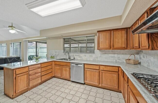 Building Photo - 1535 Beaconshire Rd