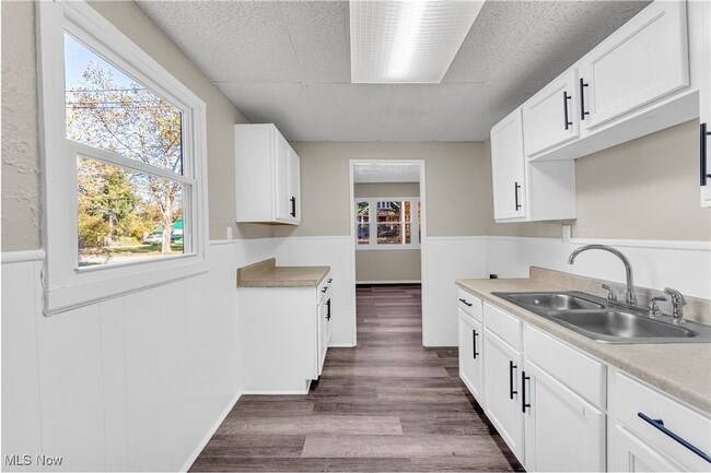 Building Photo - 4428 E 142nd St