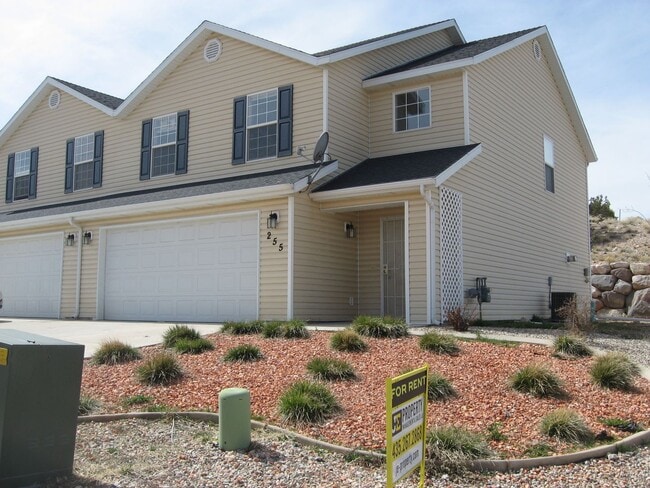Building Photo - Spacious 2-Story Cedar City Duplex