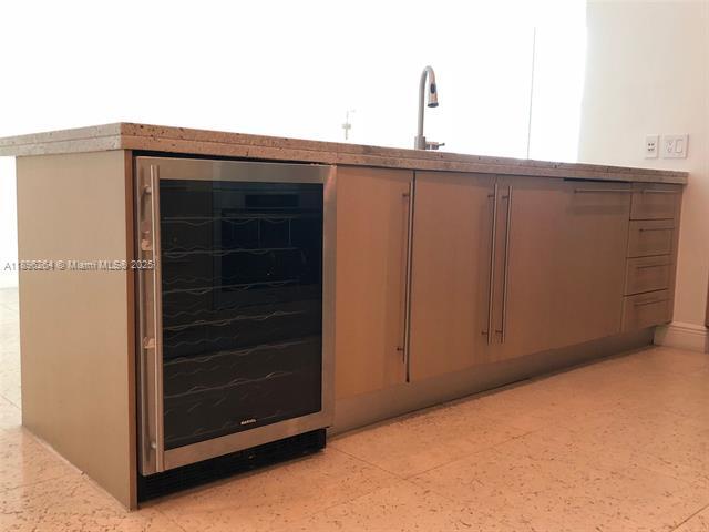 Building Photo - 900 Brickell Key Dr