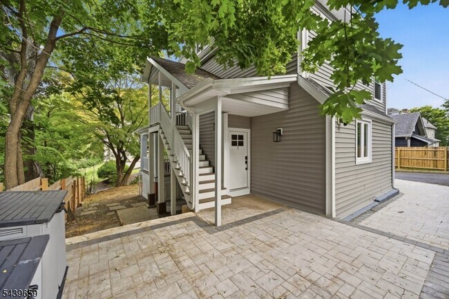 Building Photo - 40 Jardine Rd