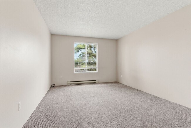 Building Photo - 6121 E 6th Ave