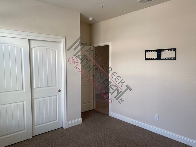 Building Photo - Beautiful 3 bedroom/2 bath home in northwe...