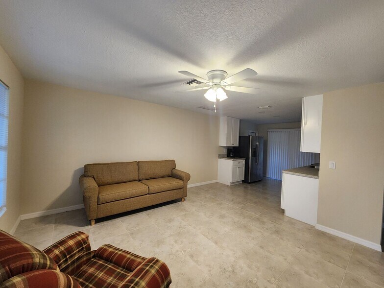 Building Photo - Cozy Duplex in the Beautiful Buckingham Area