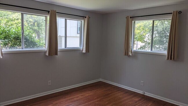 Building Photo - Walking distance to the Gulch & Music row!