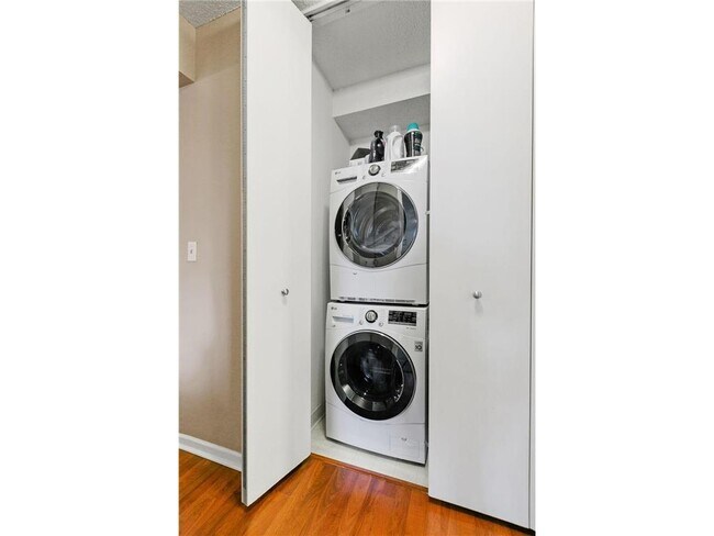 Building Photo - 401 S 1st St