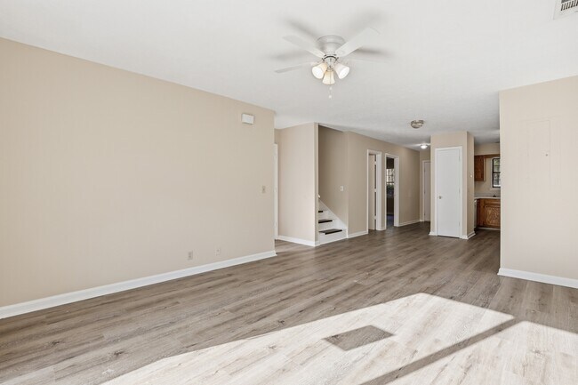 Building Photo - Ash St Ex