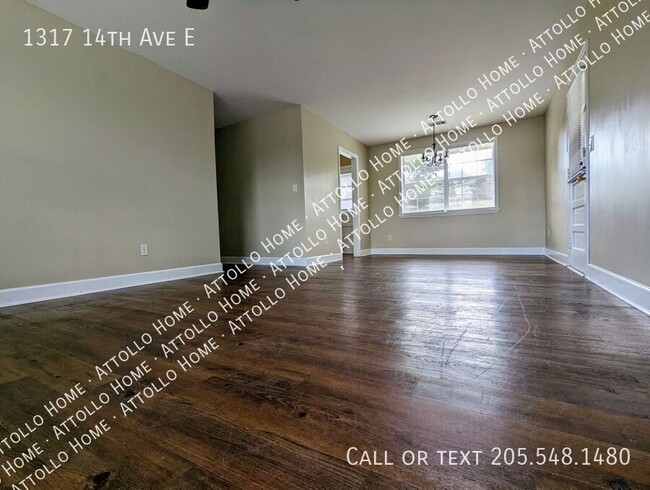 Building Photo - Cute House close to Veterans Memorial Parkway