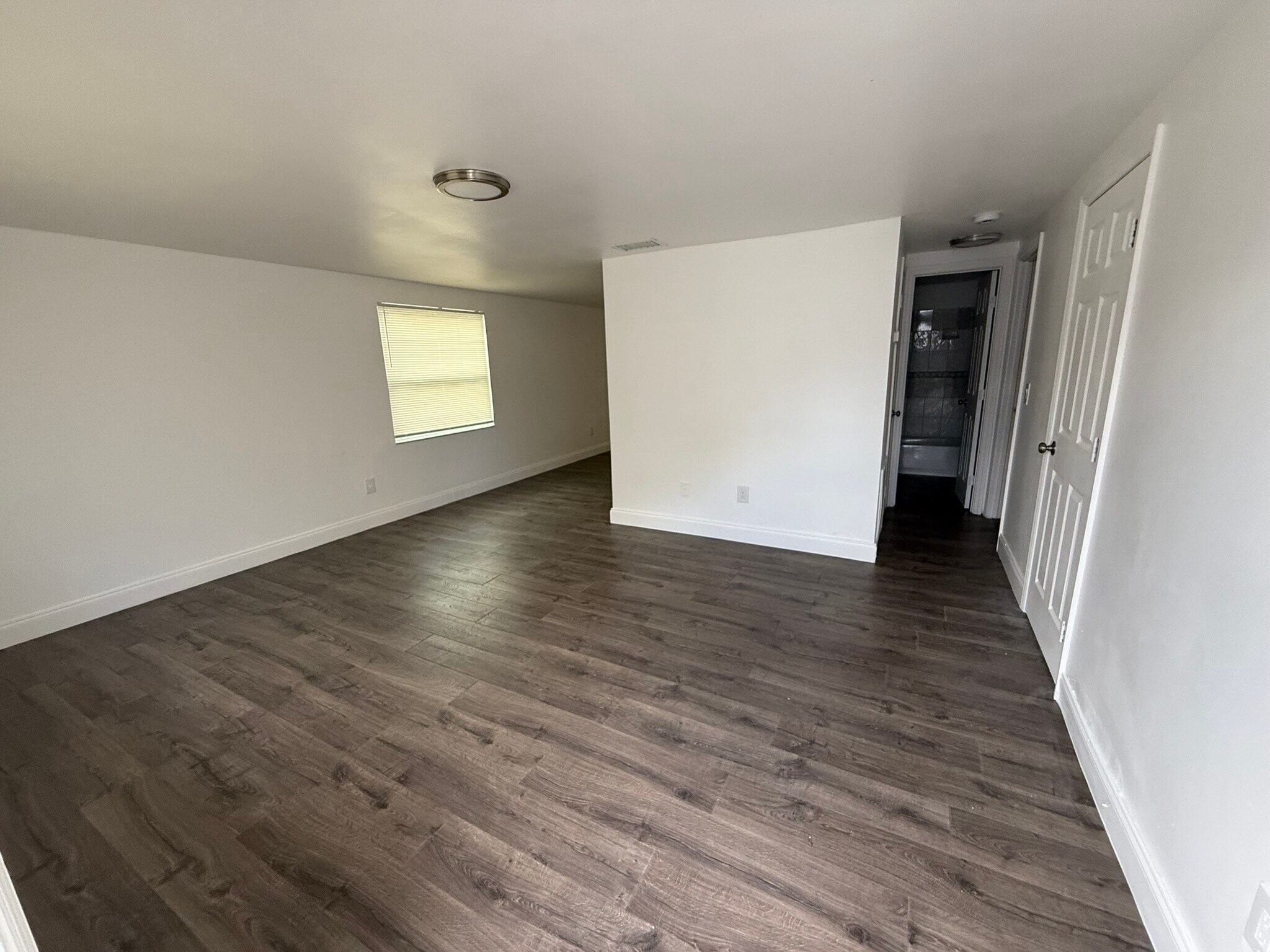 living area - 1015 58th Avenue Dr E