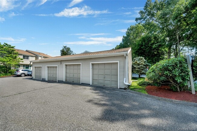 Building Photo - 1901 Village Dr
