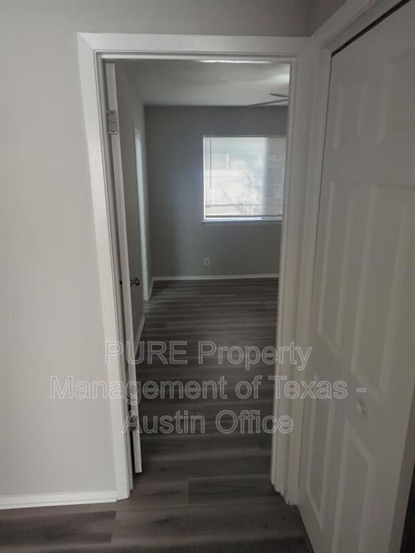 Building Photo - 6604 Scrub Oak Ln