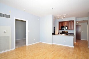 Building Photo - 1255 S State St