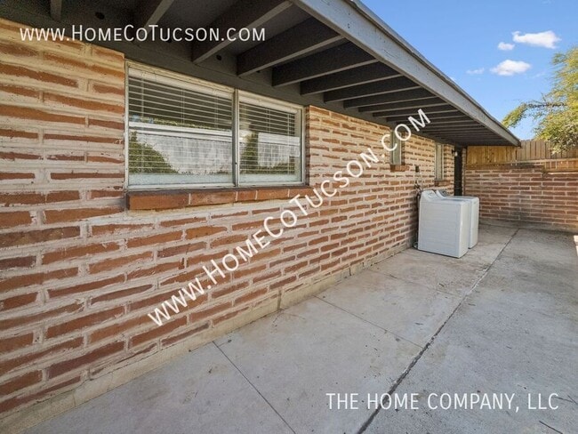 Building Photo - 4537 E Fairmount St