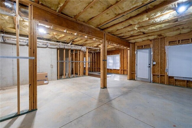 Building Photo - 6440 Century Park Pl SE