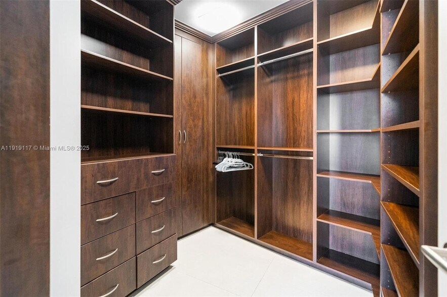 Building Photo - 200 Biscayne Boulevard Way