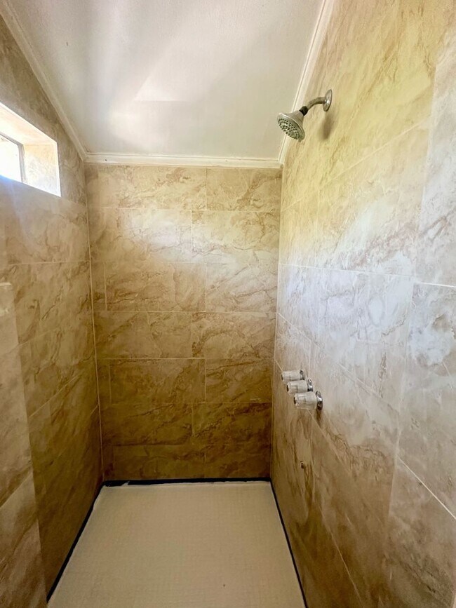 Building Photo - 732-738 Gaviota LB