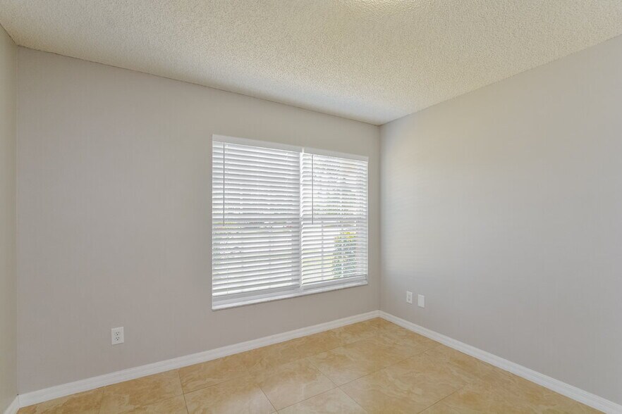 Building Photo - 3813 Shawn Cir