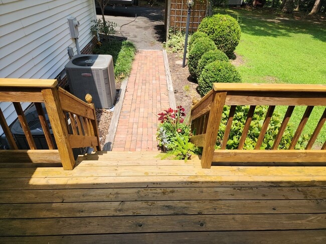 Building Photo - Incredible Spacious Home in Five Lakes!