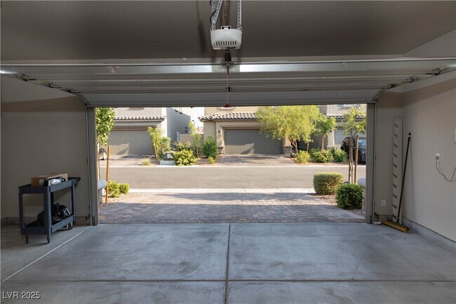 Building Photo - 10561 Sariah Skye Ave