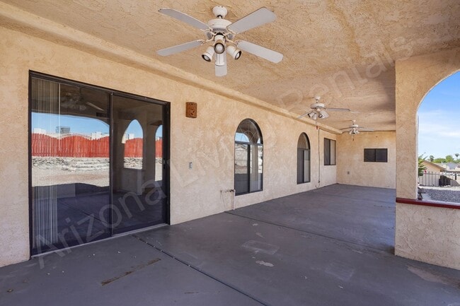 Building Photo - SPACIOUS 3 BEDROOM HOME