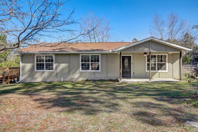 Building Photo - 460 Pine Tree Loop