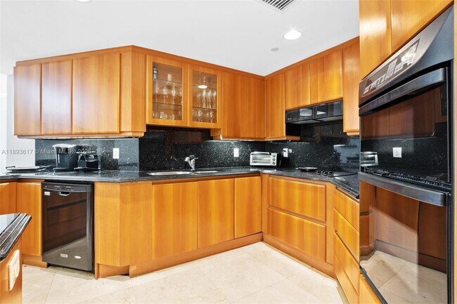 Building Photo - 9559 Collins Ave