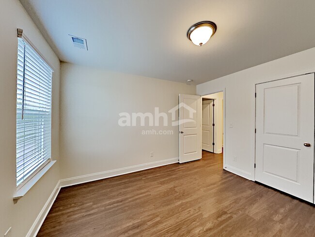 Building Photo - 4328 Longfellow Dr