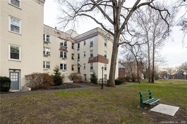 Building Photo - 140 Summer St