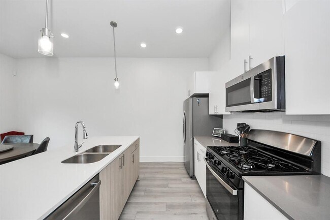 Building Photo - 9654 Habitat St