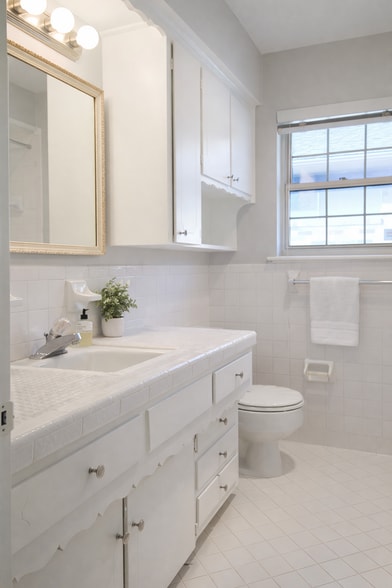 Building Photo - 8217 Lullwater Dr