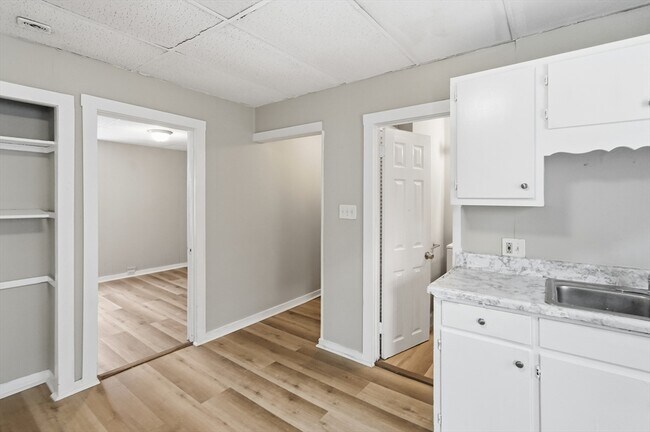 Building Photo - 14 Hacker St