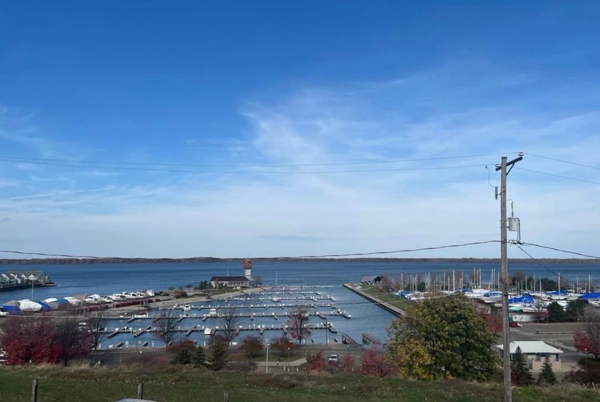 Building Photo - 909 W Front St