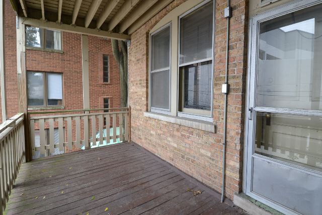 Building Photo - 626 W Wellington Ave