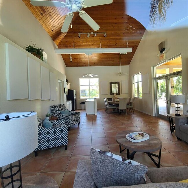 Building Photo - 924 La Costa Cir